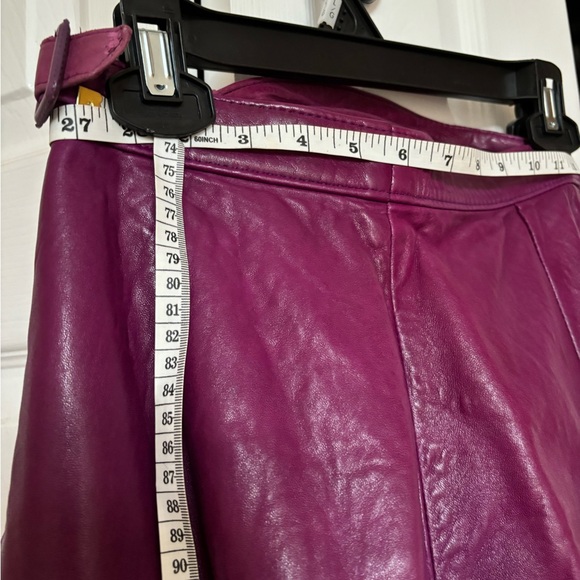 Real leather vintage pants waist 27 inches and butt area 38 inches - Picture 6 of 8